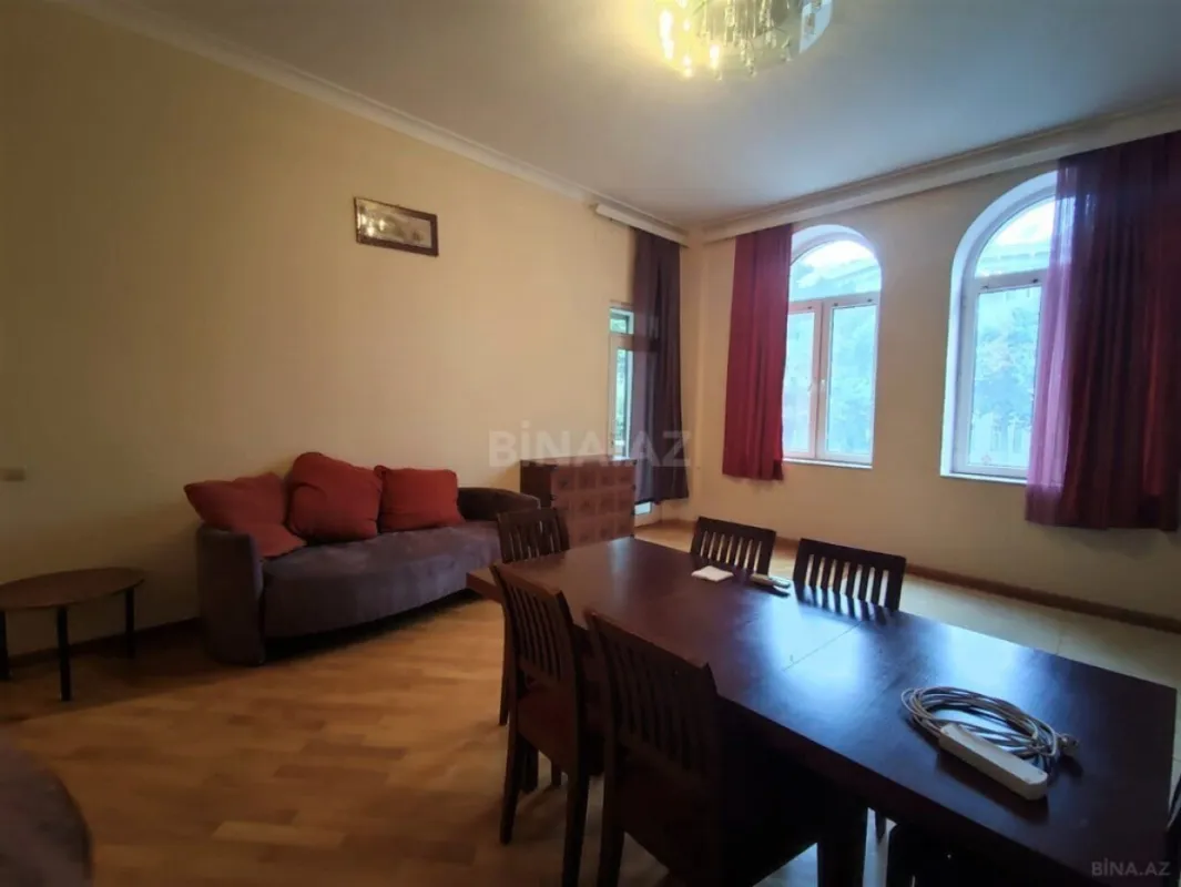 Satılır 3 otaqlı mənzil 118 m²