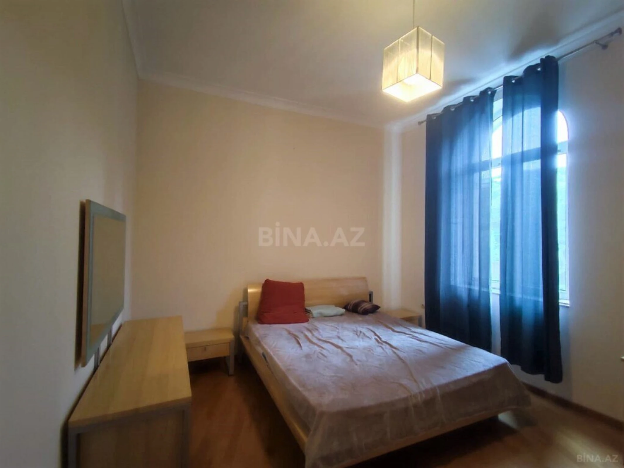 Satılır 3 otaqlı mənzil 118 m²