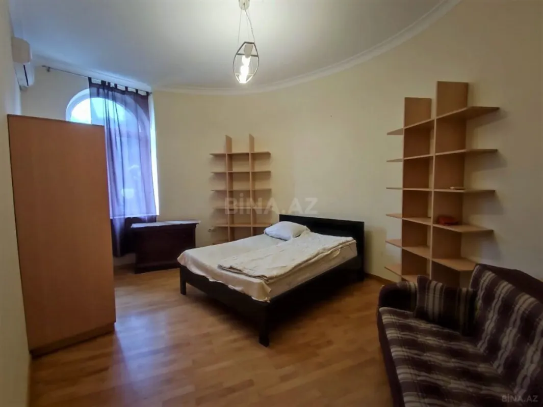 Satılır 3 otaqlı mənzil 118 m²