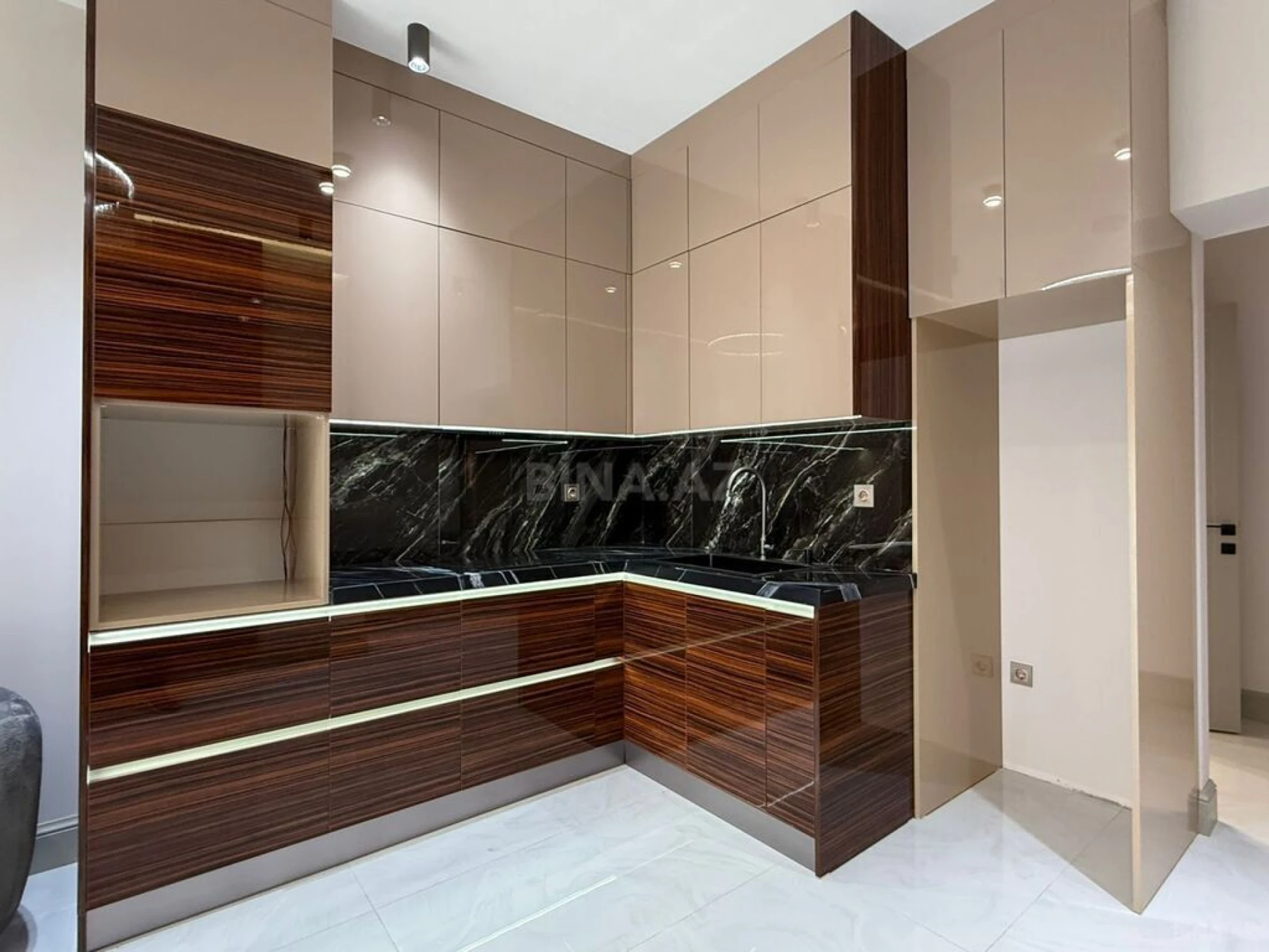 Satılır 2 otaqlı mənzil 68 m²