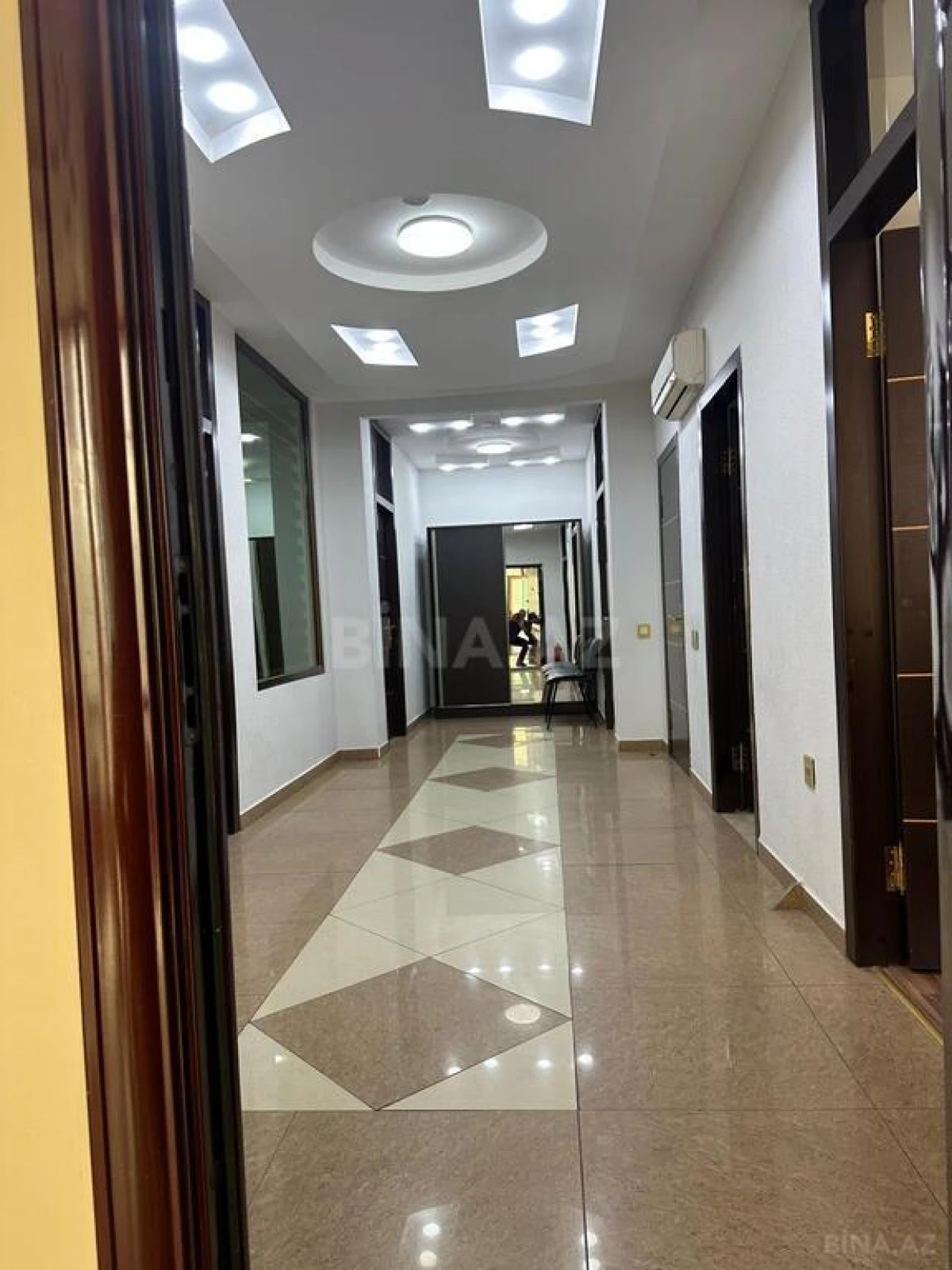 Kirayə verilir 4 otaqlı ofis 90 m²