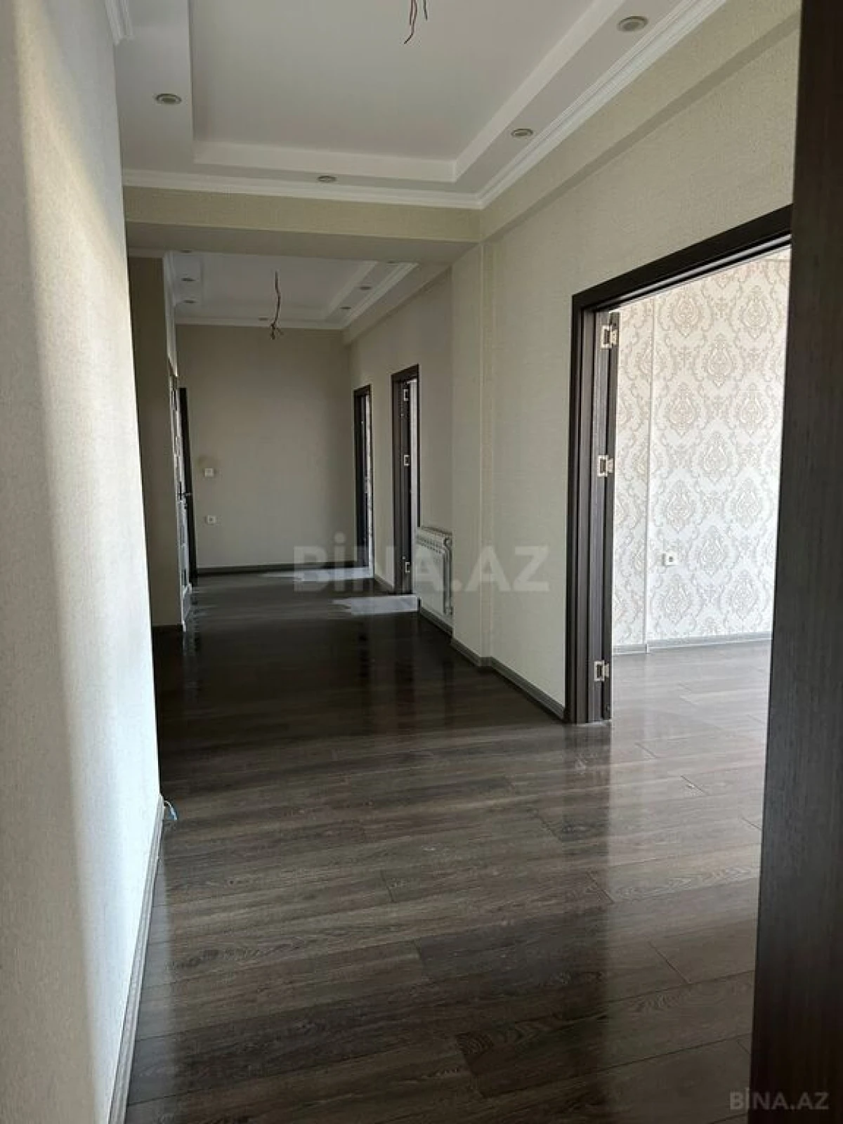 Satılır 4 otaqlı mənzil 180 m²