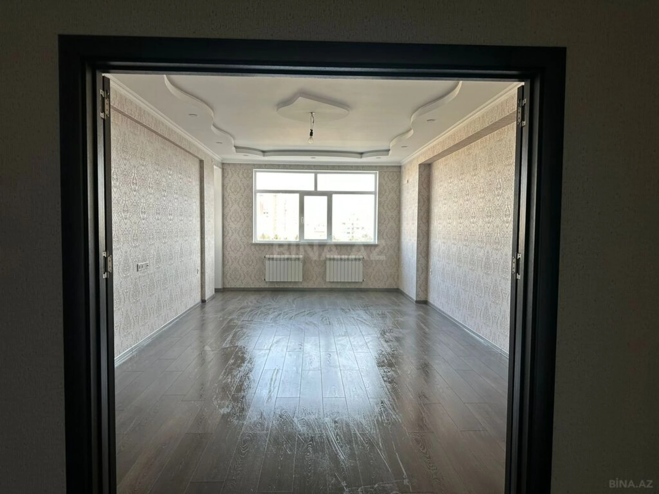 Satılır 4 otaqlı mənzil 180 m²