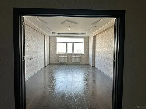 Satılır 4 otaqlı mənzil 180 m²