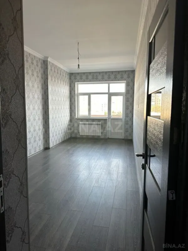 Satılır 4 otaqlı mənzil 180 m²