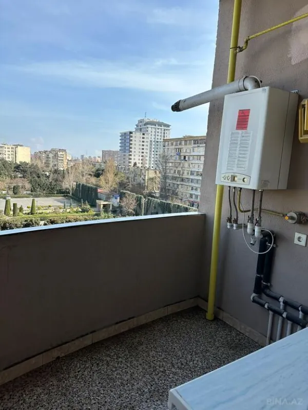 Satılır 4 otaqlı mənzil 180 m²