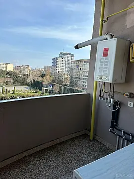 Satılır 4 otaqlı mənzil 180 m²
