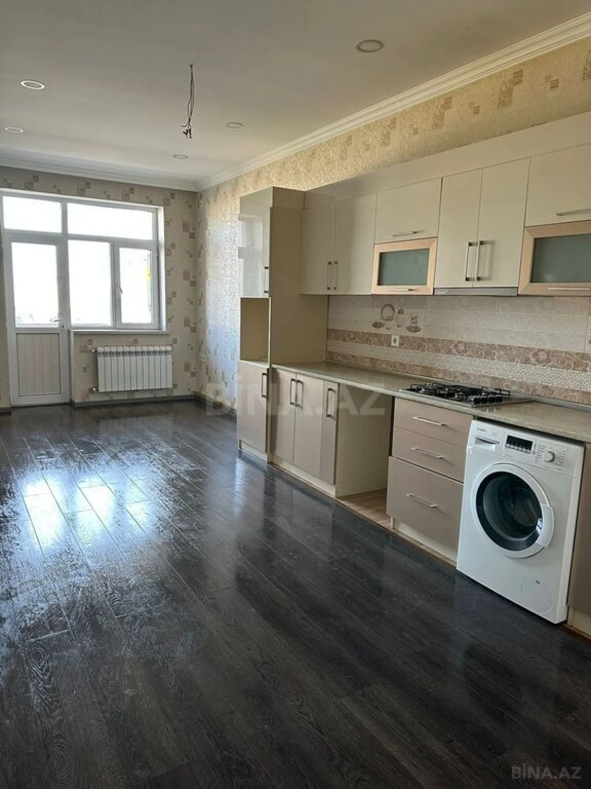 Satılır 4 otaqlı mənzil 180 m²