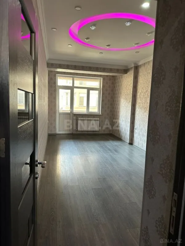 Satılır 4 otaqlı mənzil 180 m²