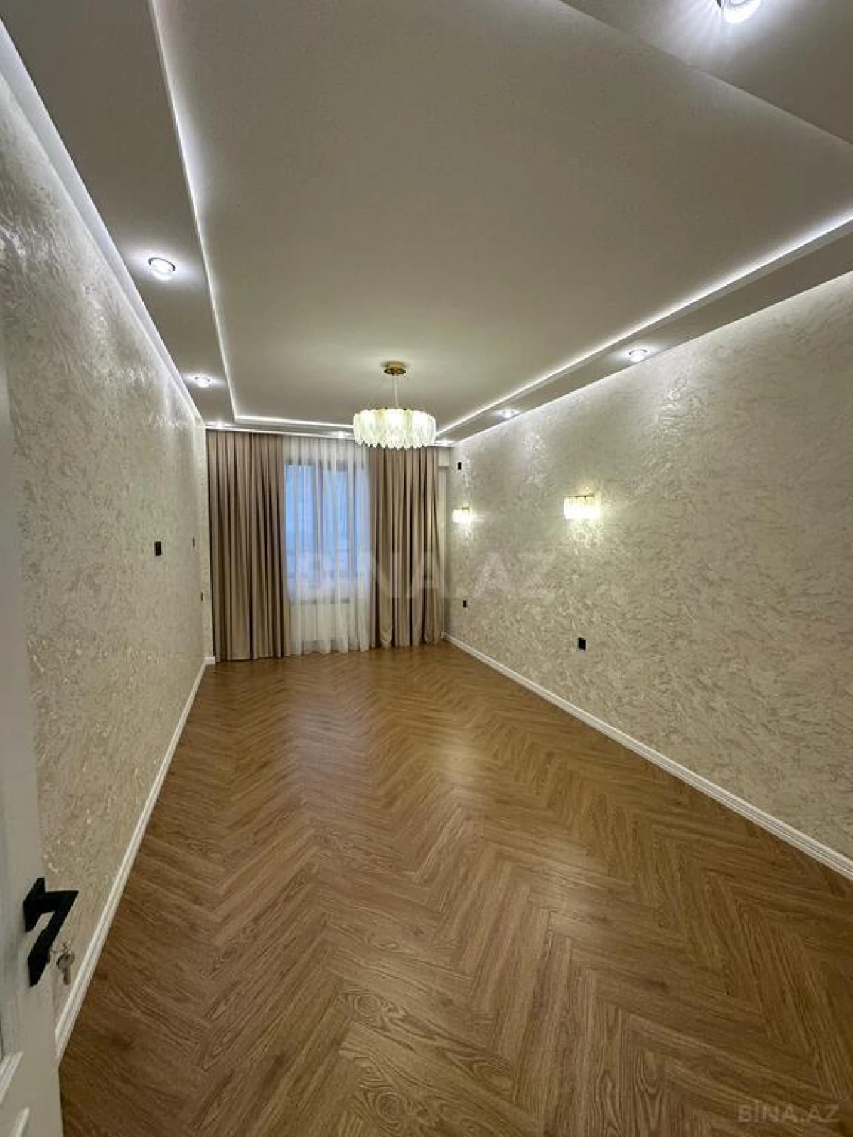 Satılır 3 otaqlı mənzil 120 m²
