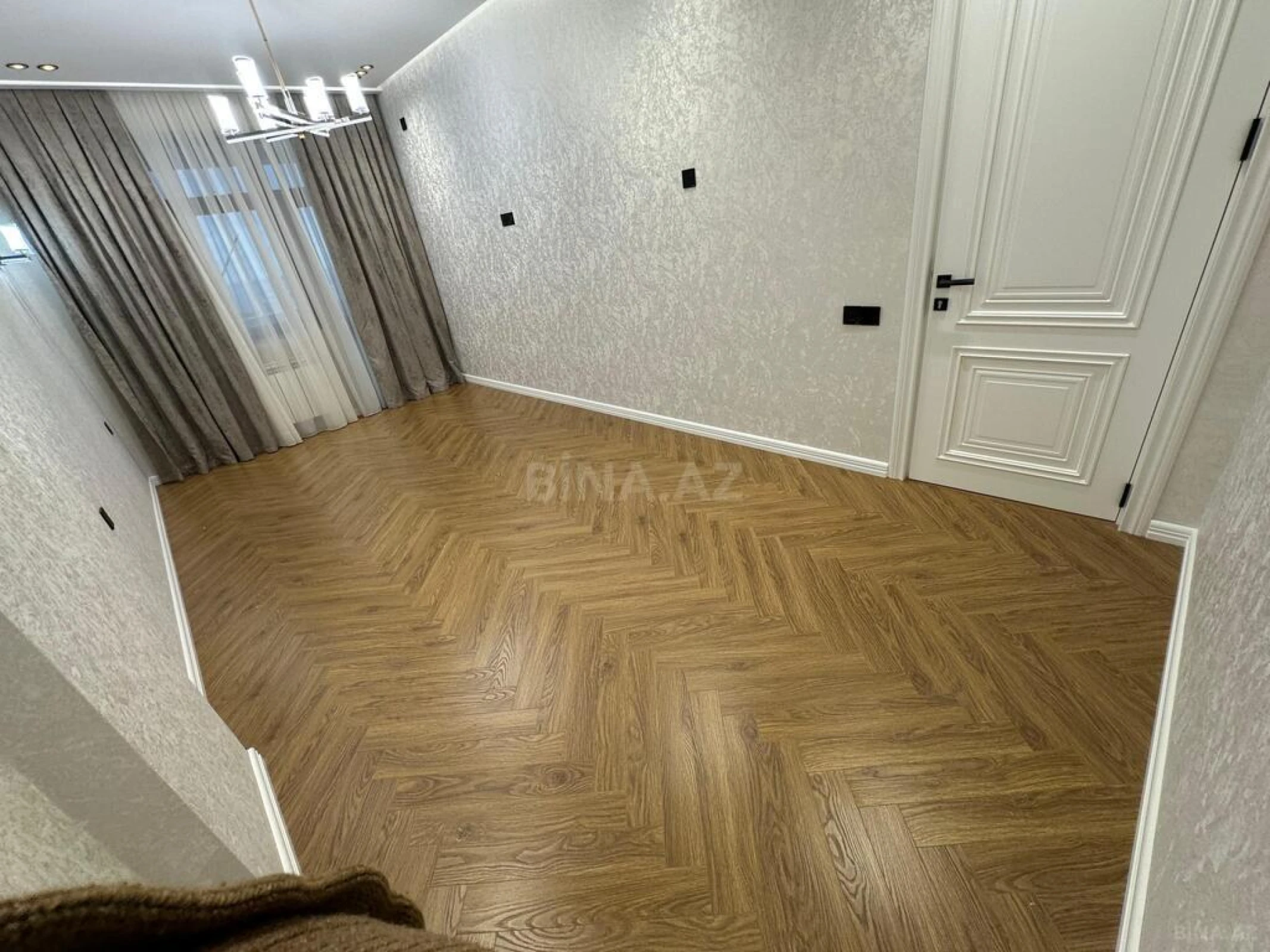 Satılır 3 otaqlı mənzil 120 m²