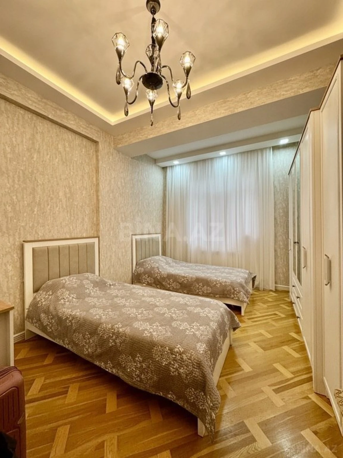 Satılır 2 otaqlı mənzil 78 m²