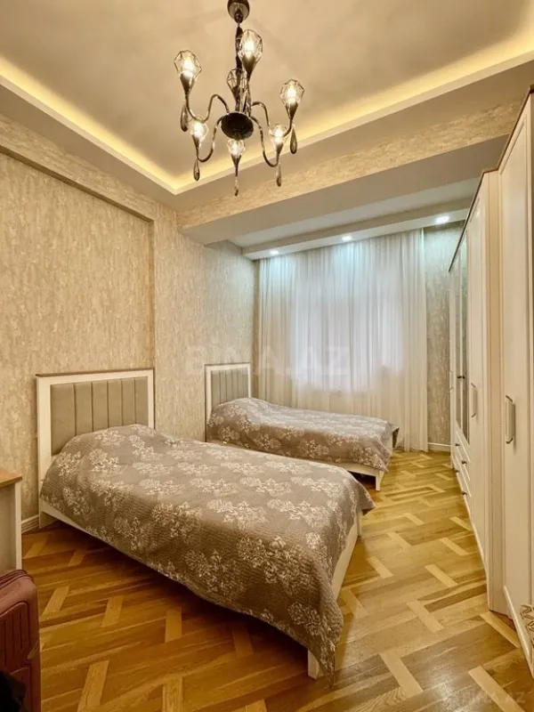 Satılır 2 otaqlı mənzil 78 m²