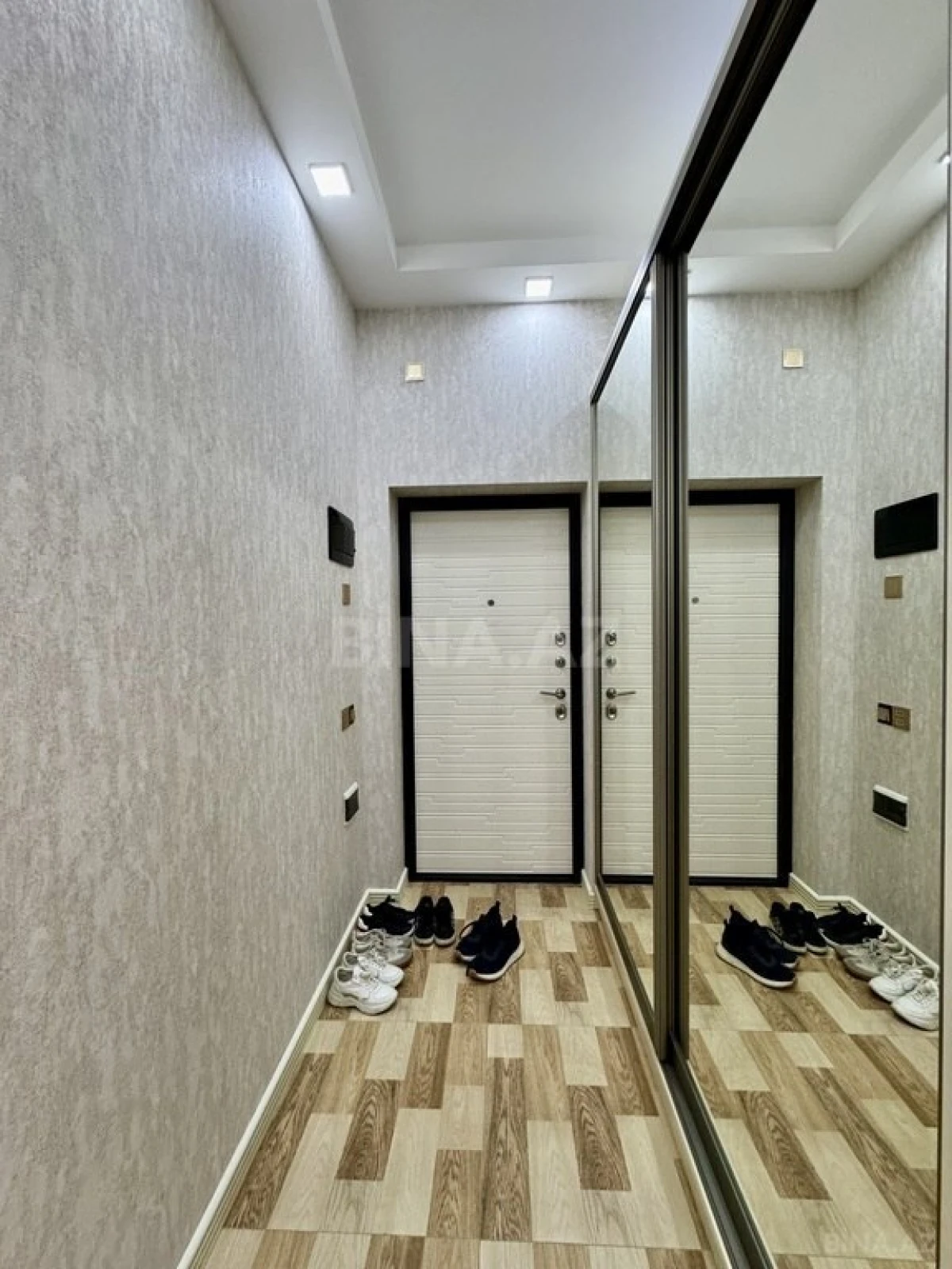 Satılır 2 otaqlı mənzil 78 m²