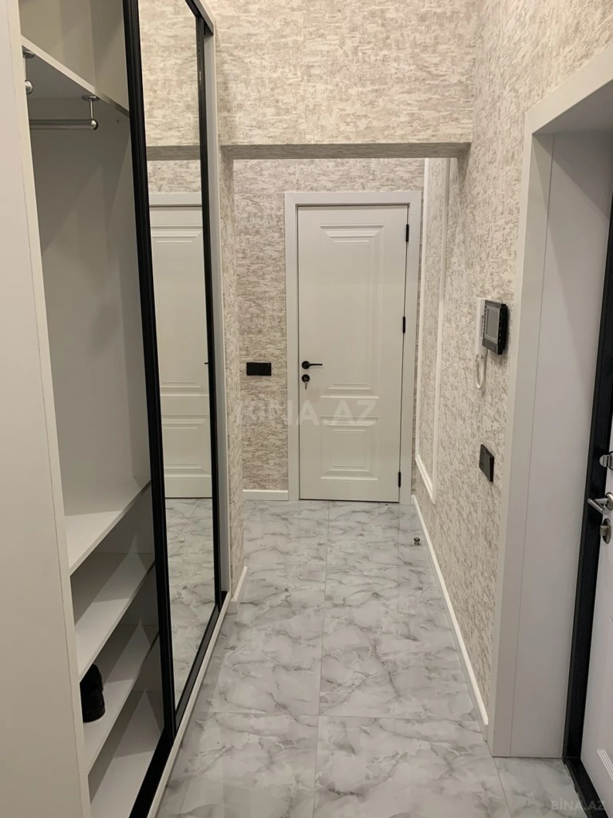 Satılır 2 otaqlı mənzil 68 m²