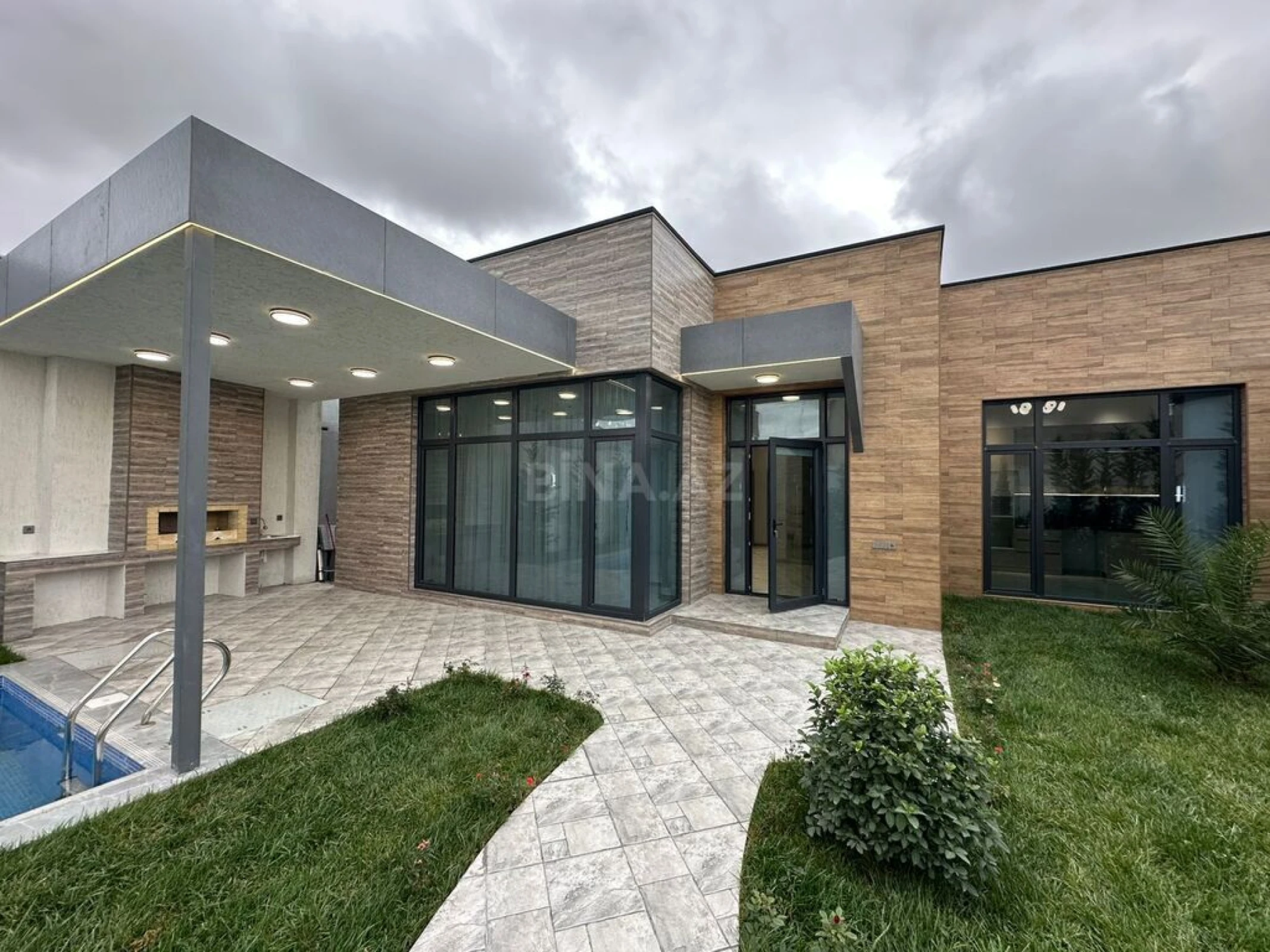 Satılır 4 otaqlı həyət evi 140 m²