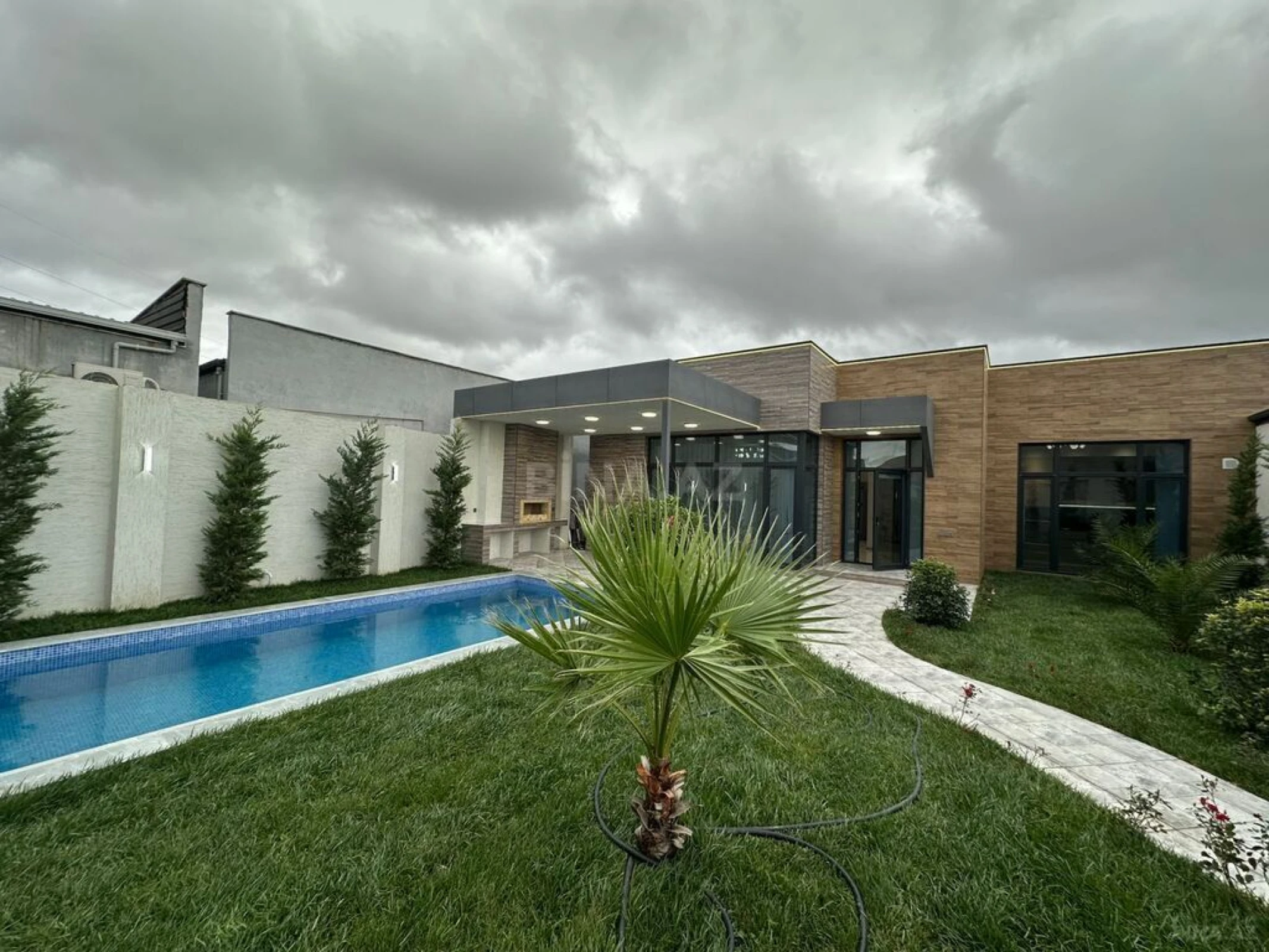 Satılır 4 otaqlı həyət evi 140 m²