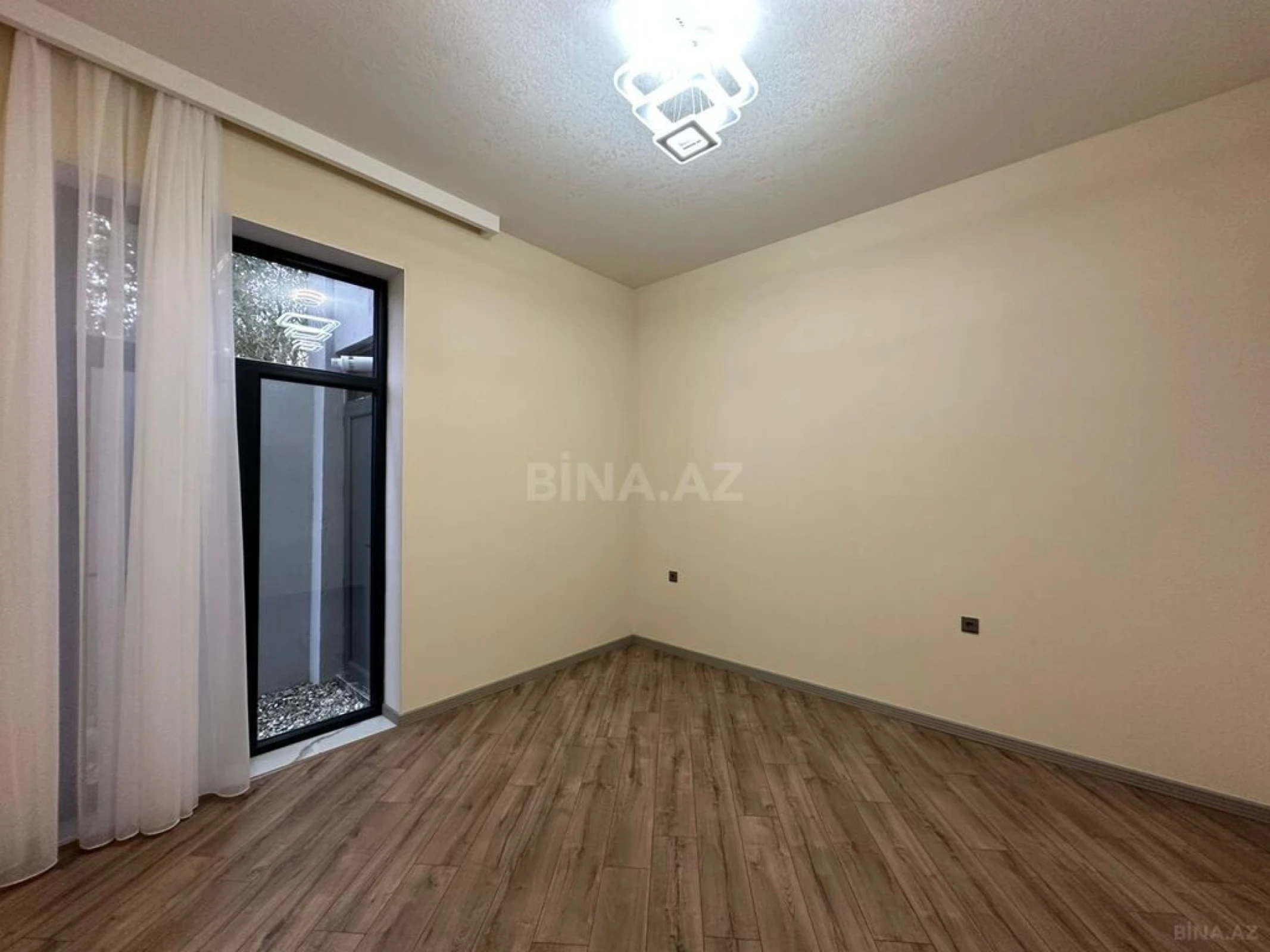 Satılır 4 otaqlı həyət evi 140 m²
