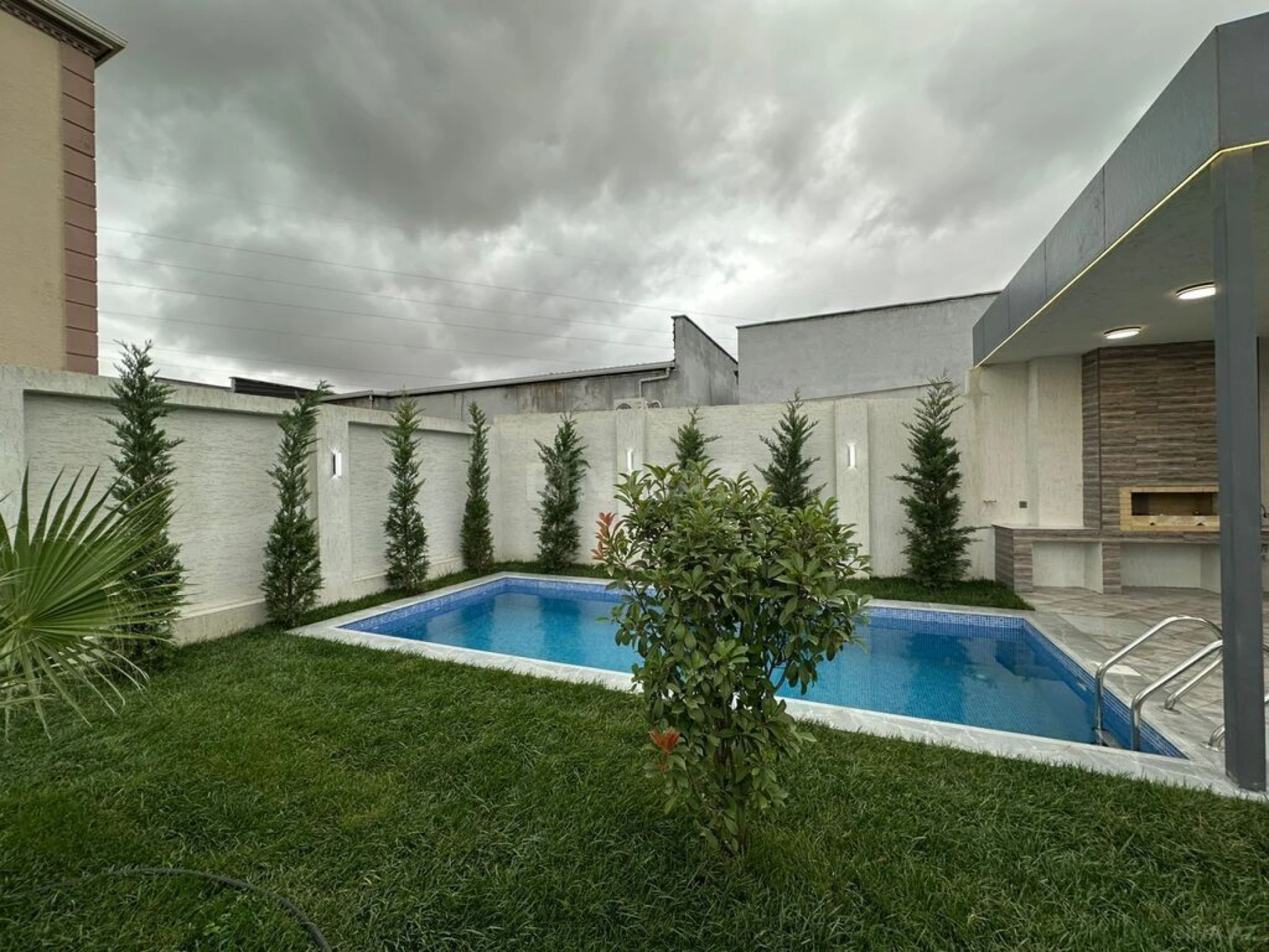 Satılır 4 otaqlı həyət evi 140 m²