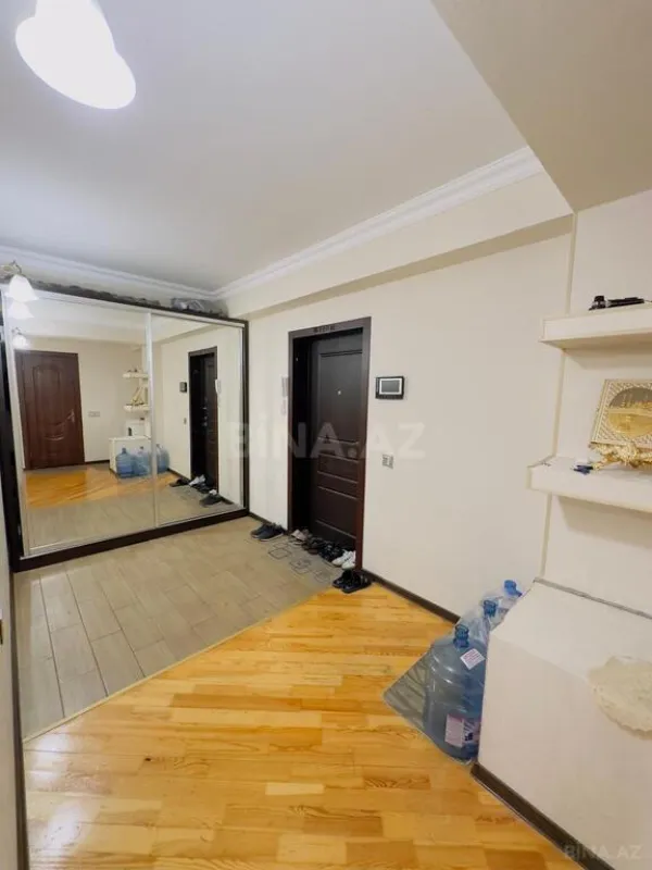 Satılır 3 otaqlı mənzil 110 m²