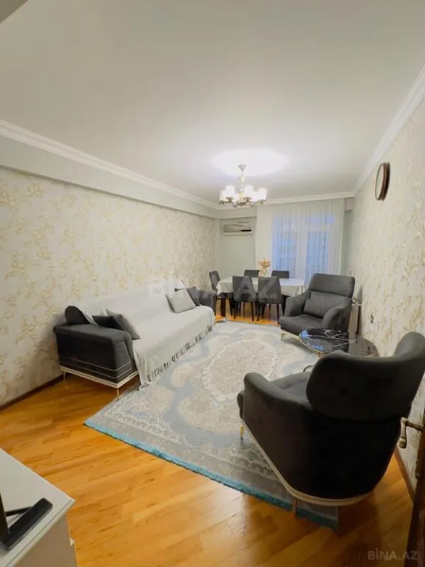 Satılır 3 otaqlı mənzil 110 m²