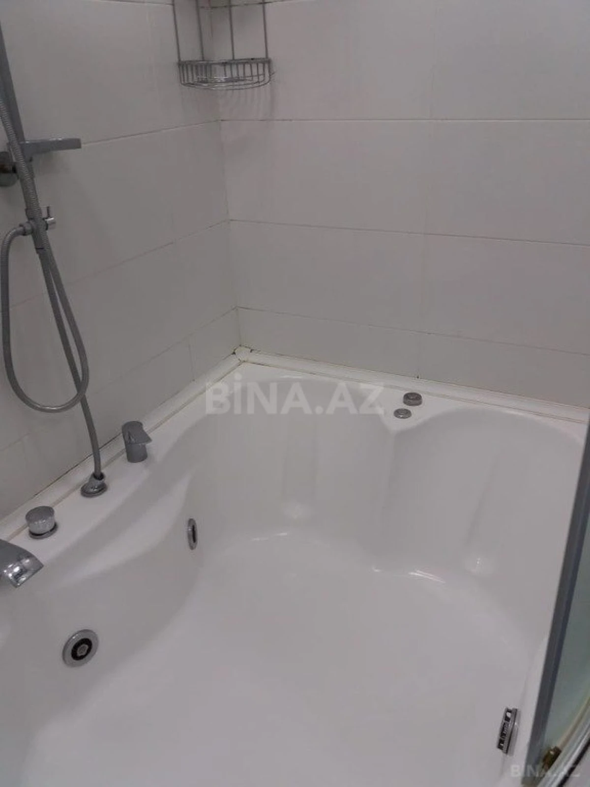 Satılır 3 otaqlı mənzil 127 m²
