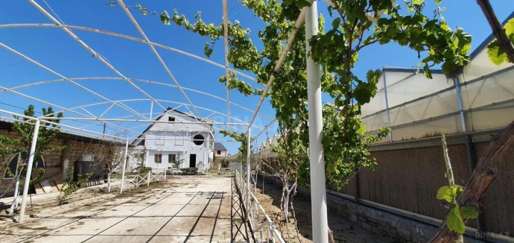 Satılır obyekt 1550 m²