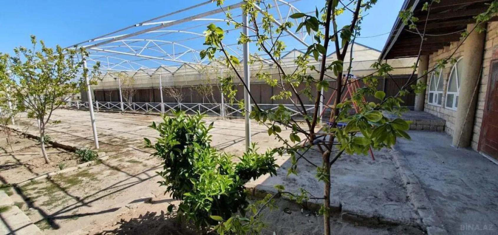 Satılır obyekt 1550 m²