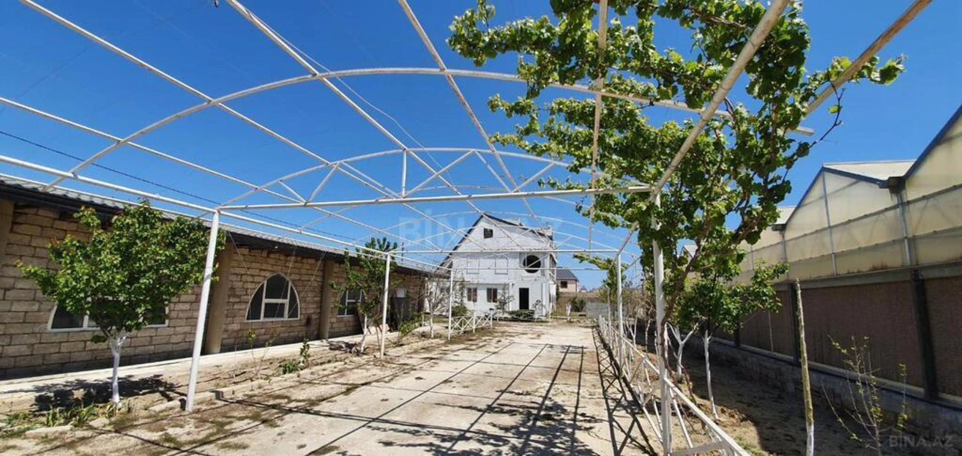 Satılır obyekt 1550 m²