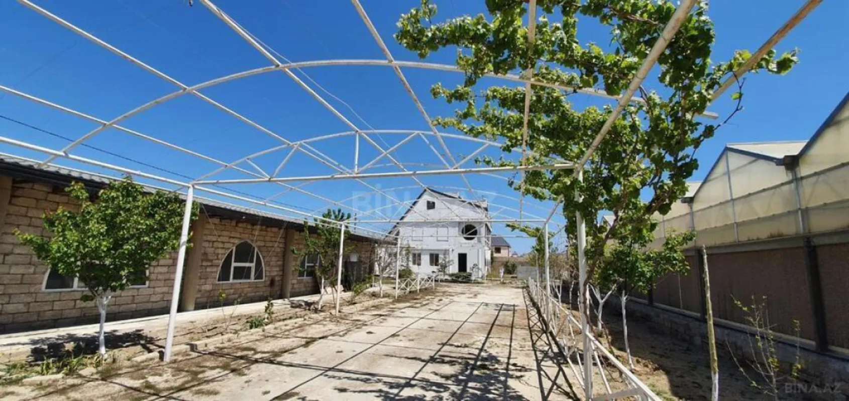 Satılır obyekt 1550 m²