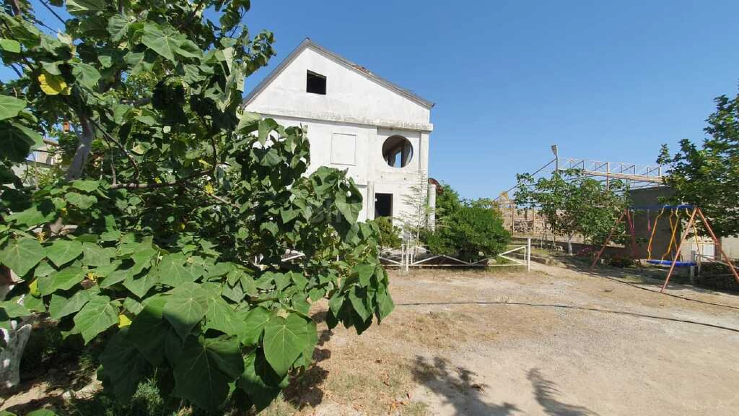 Satılır obyekt 1550 m²