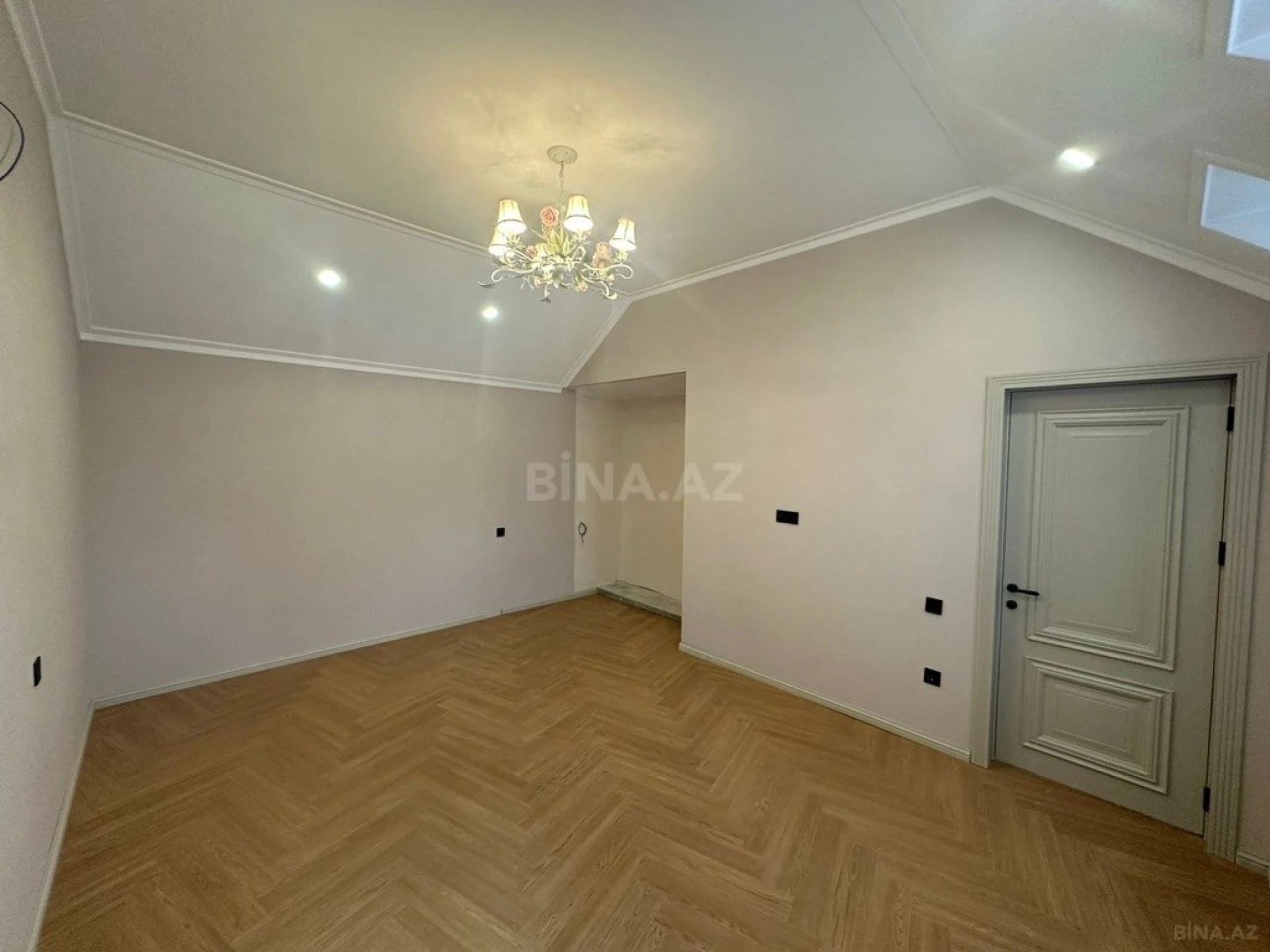 Satılır 4 otaqlı həyət evi 185 m²