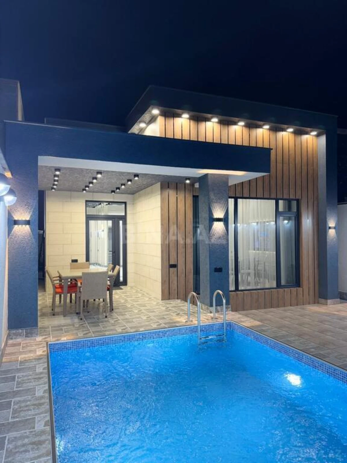 Satılır 3 otaqlı həyət evi 180 m²