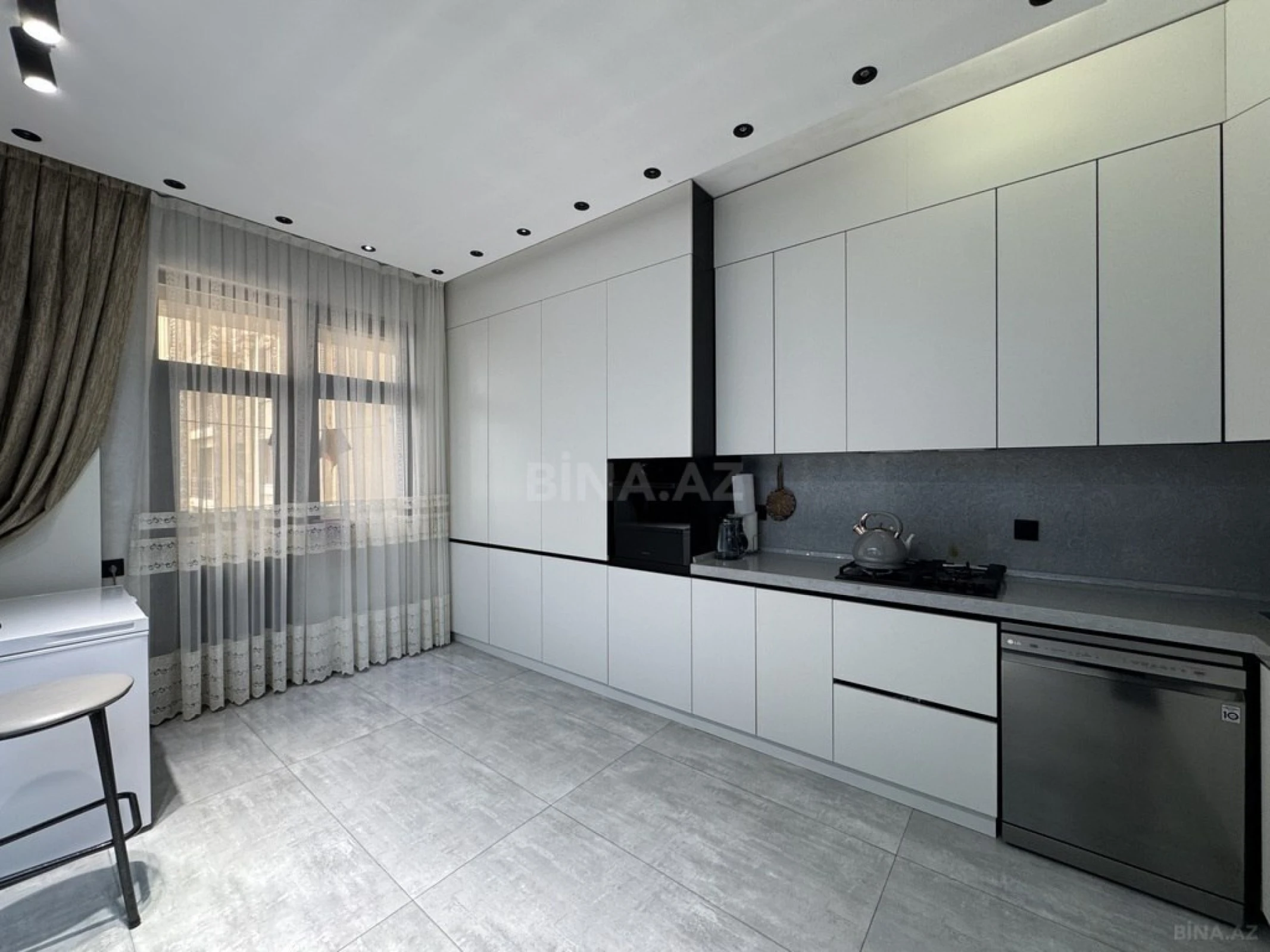 Satılır 3 otaqlı mənzil 116 m²