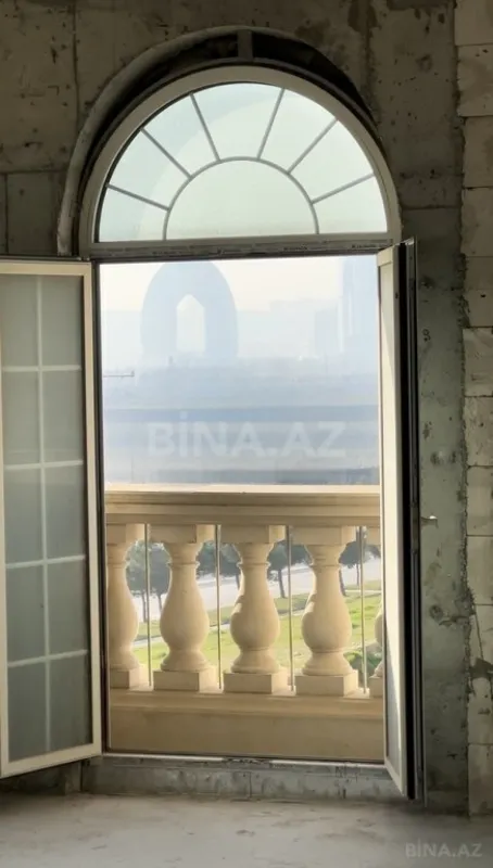 Satılır 3 otaqlı mənzil 112.6 m²