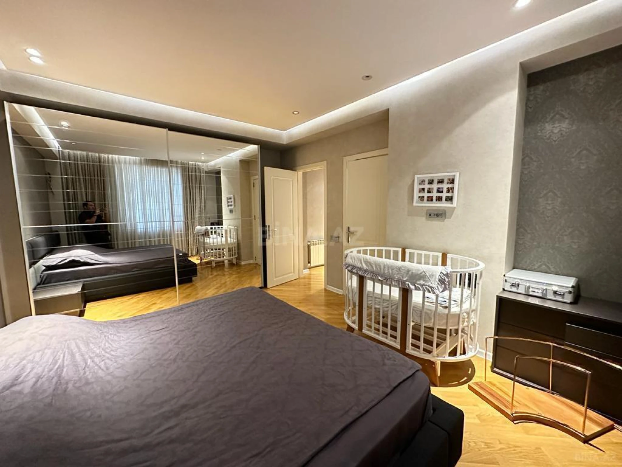 Satılır 3 otaqlı mənzil 200 m²