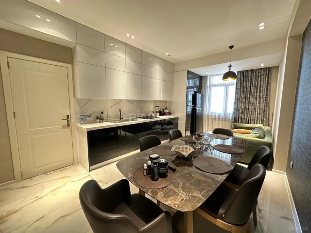 Satılır 3 otaqlı mənzil 200 m²