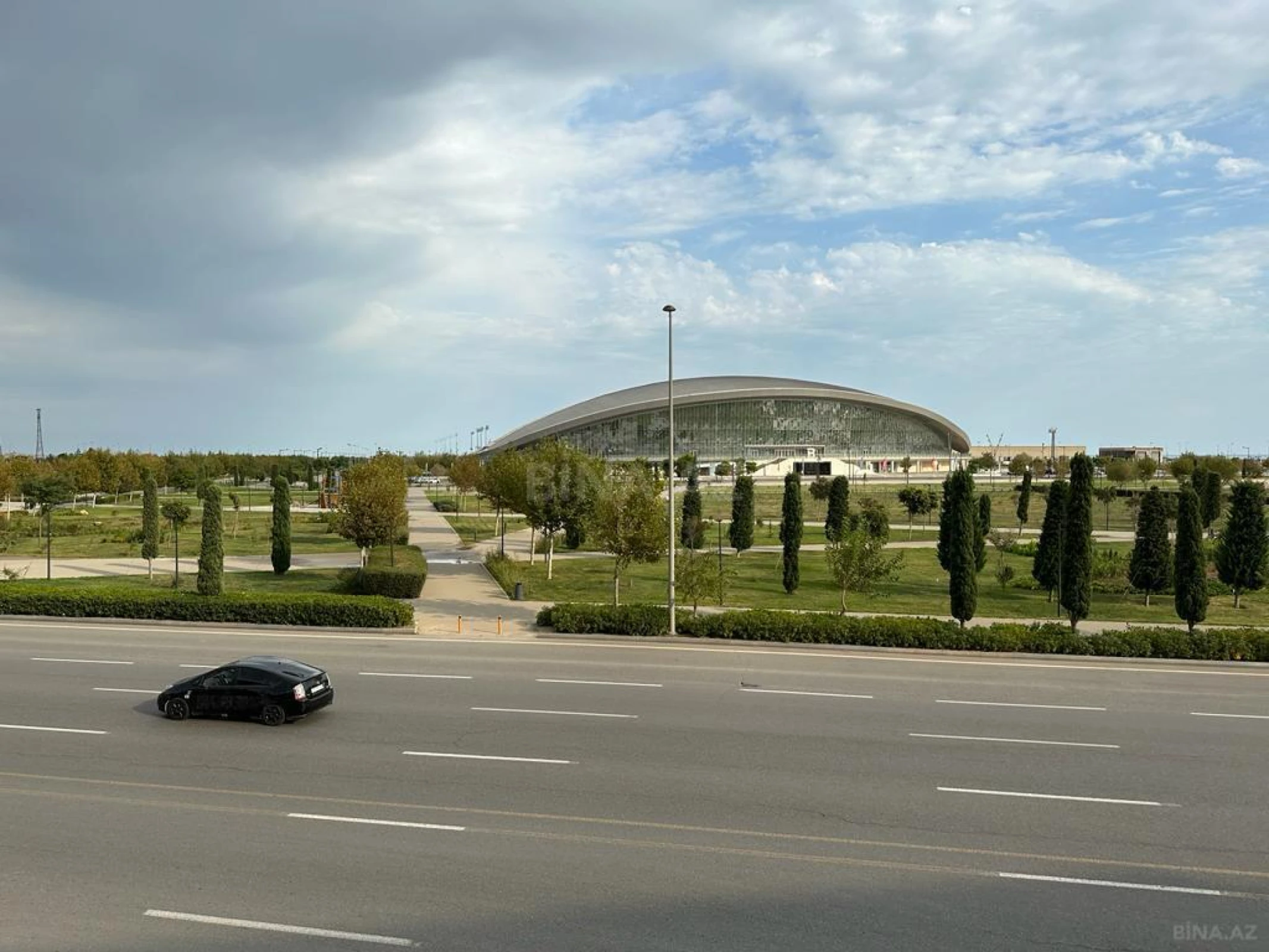 Satılır 3 otaqlı mənzil 200 m²