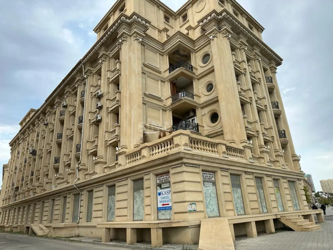 Satılır 3 otaqlı mənzil 200 m²