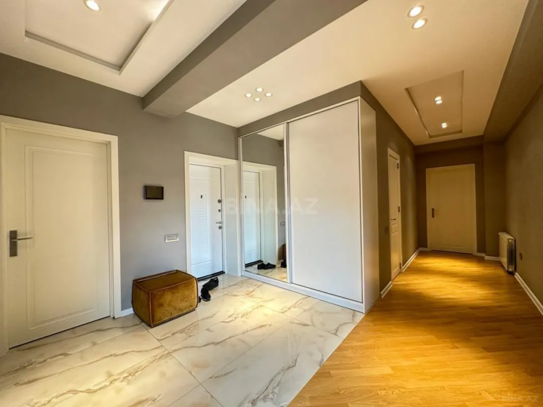 Satılır 3 otaqlı mənzil 200 m²