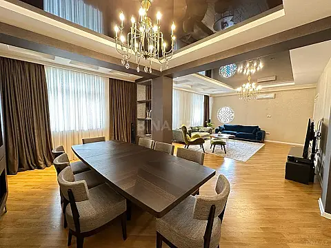 Satılır 3 otaqlı mənzil 200 m²
