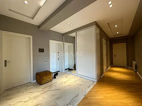 Satılır 3 otaqlı mənzil 200 m²