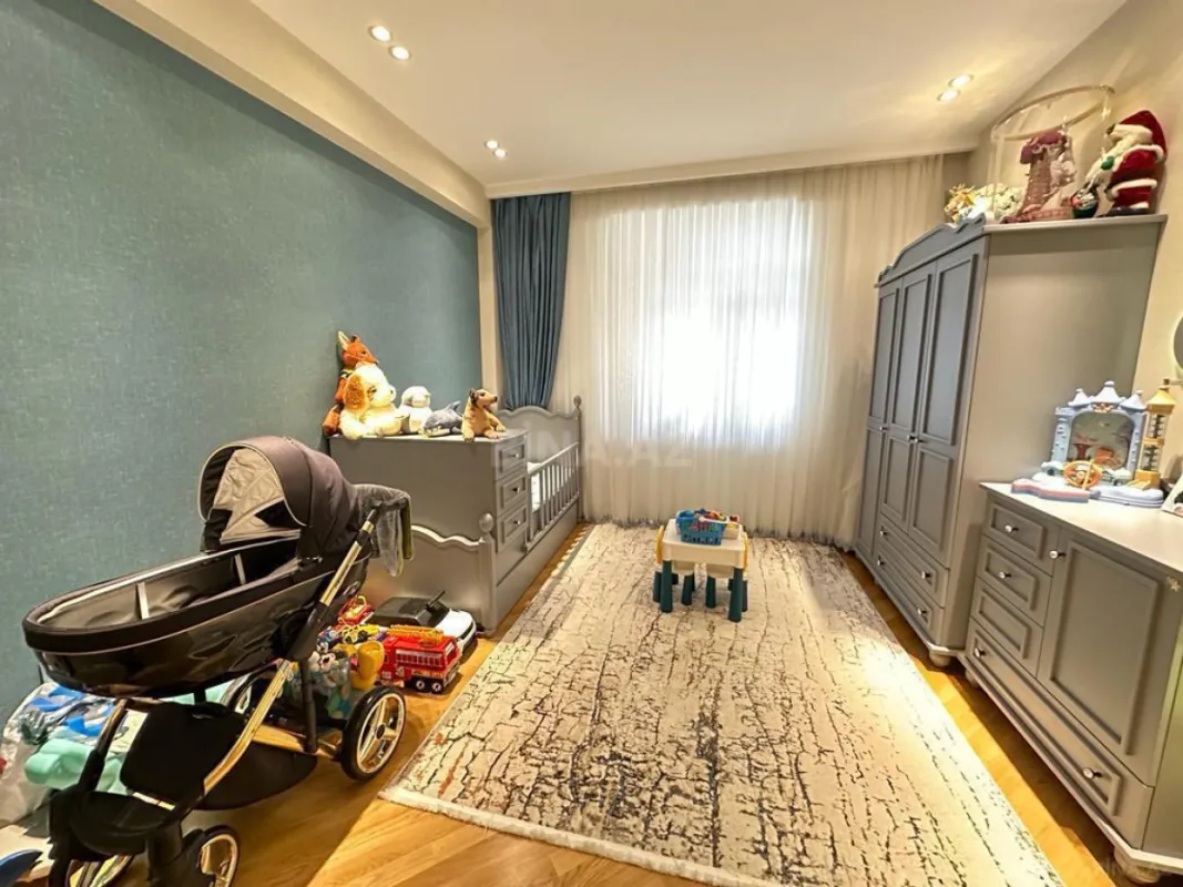 Satılır 3 otaqlı mənzil 200 m²