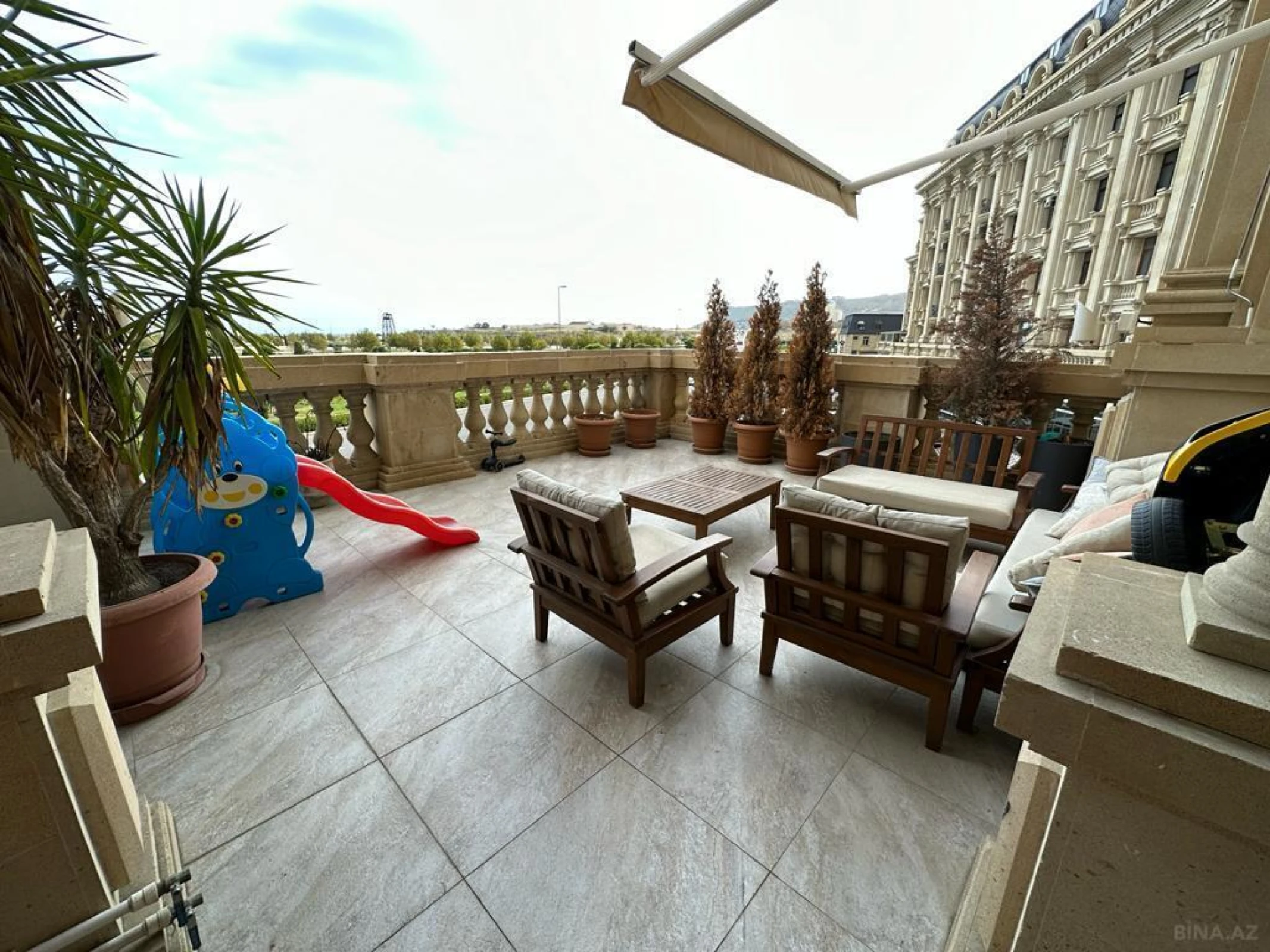 Satılır 3 otaqlı mənzil 200 m²