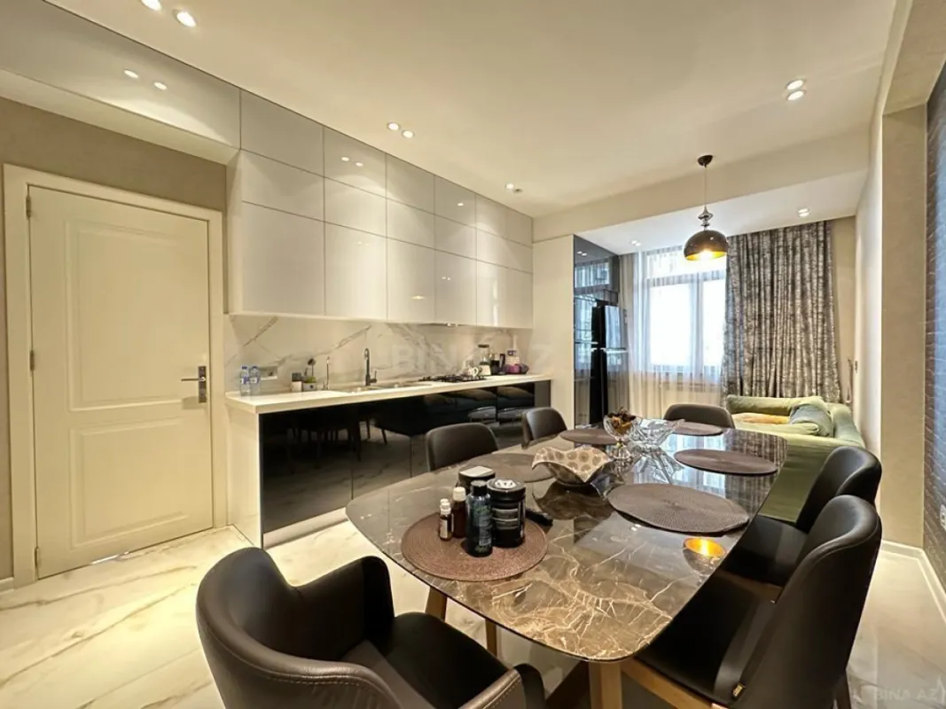 Satılır 3 otaqlı mənzil 200 m²