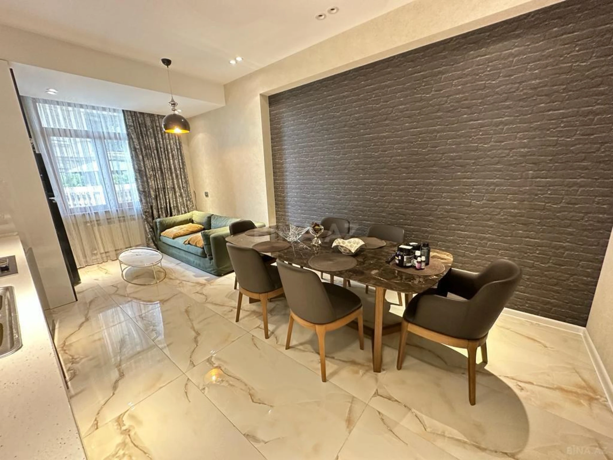 Satılır 3 otaqlı mənzil 200 m²