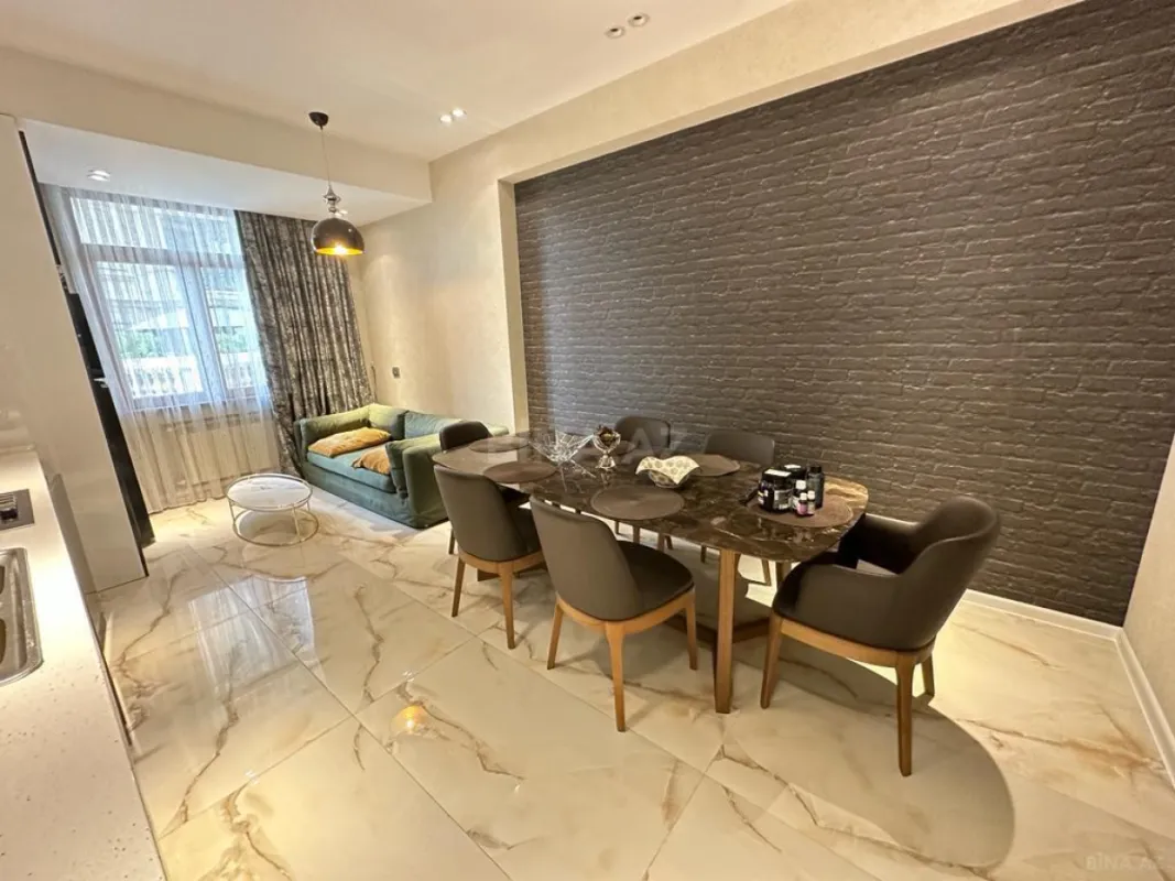 Satılır 3 otaqlı mənzil 200 m²