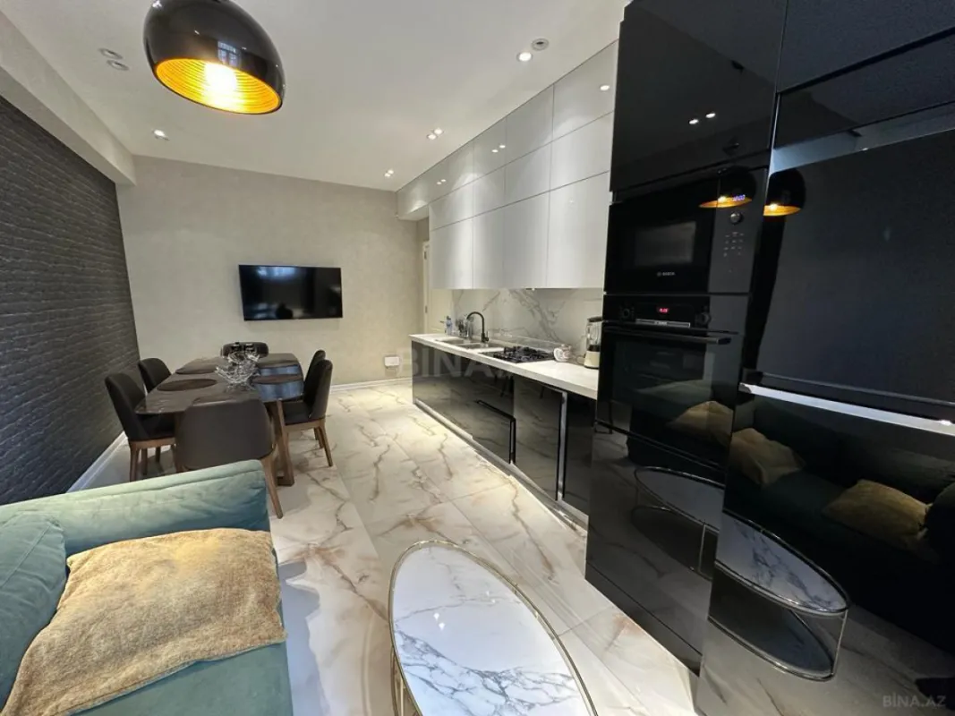 Satılır 3 otaqlı mənzil 200 m²