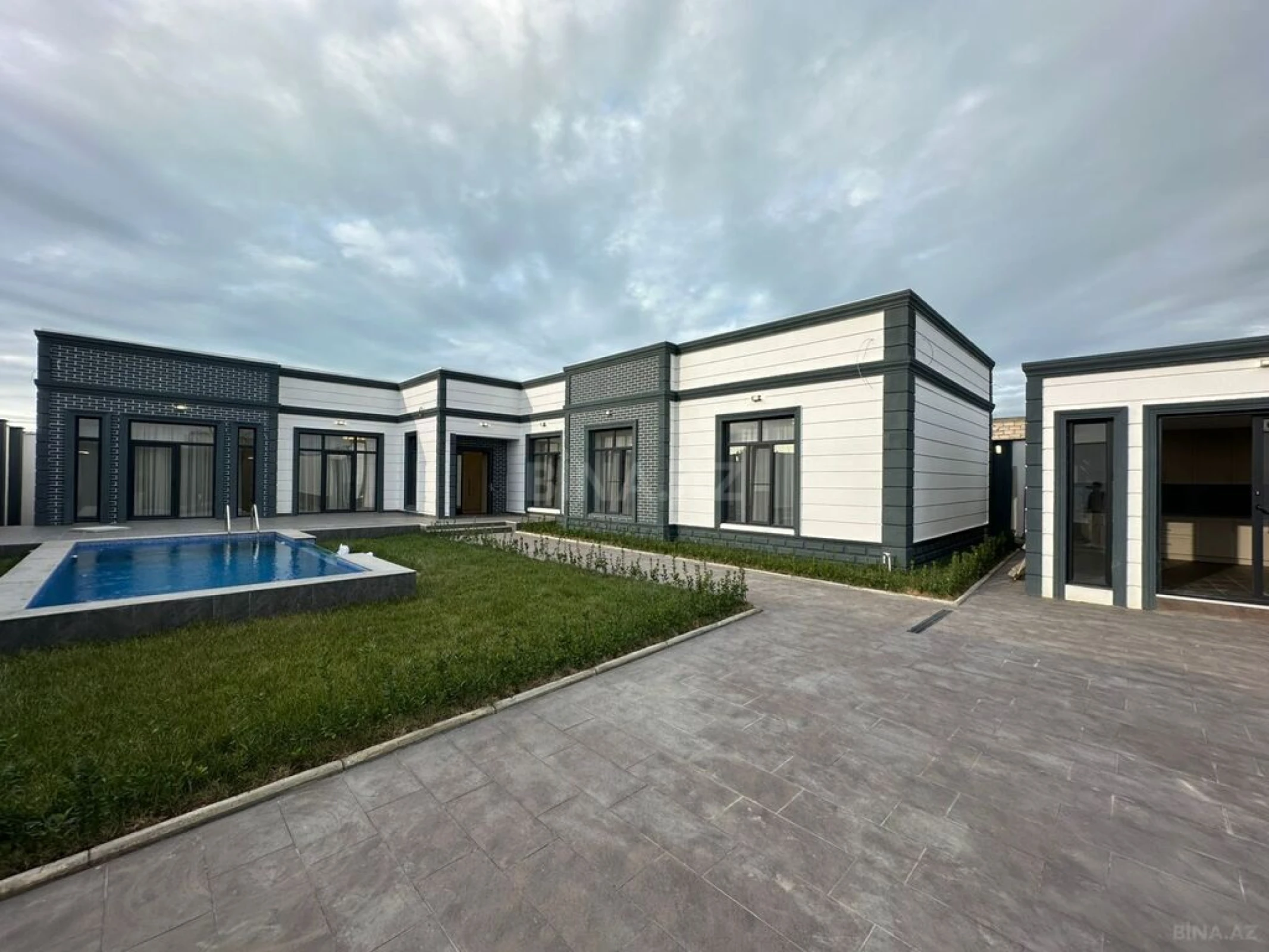 Satılır 4 otaqlı həyət evi 220 m²