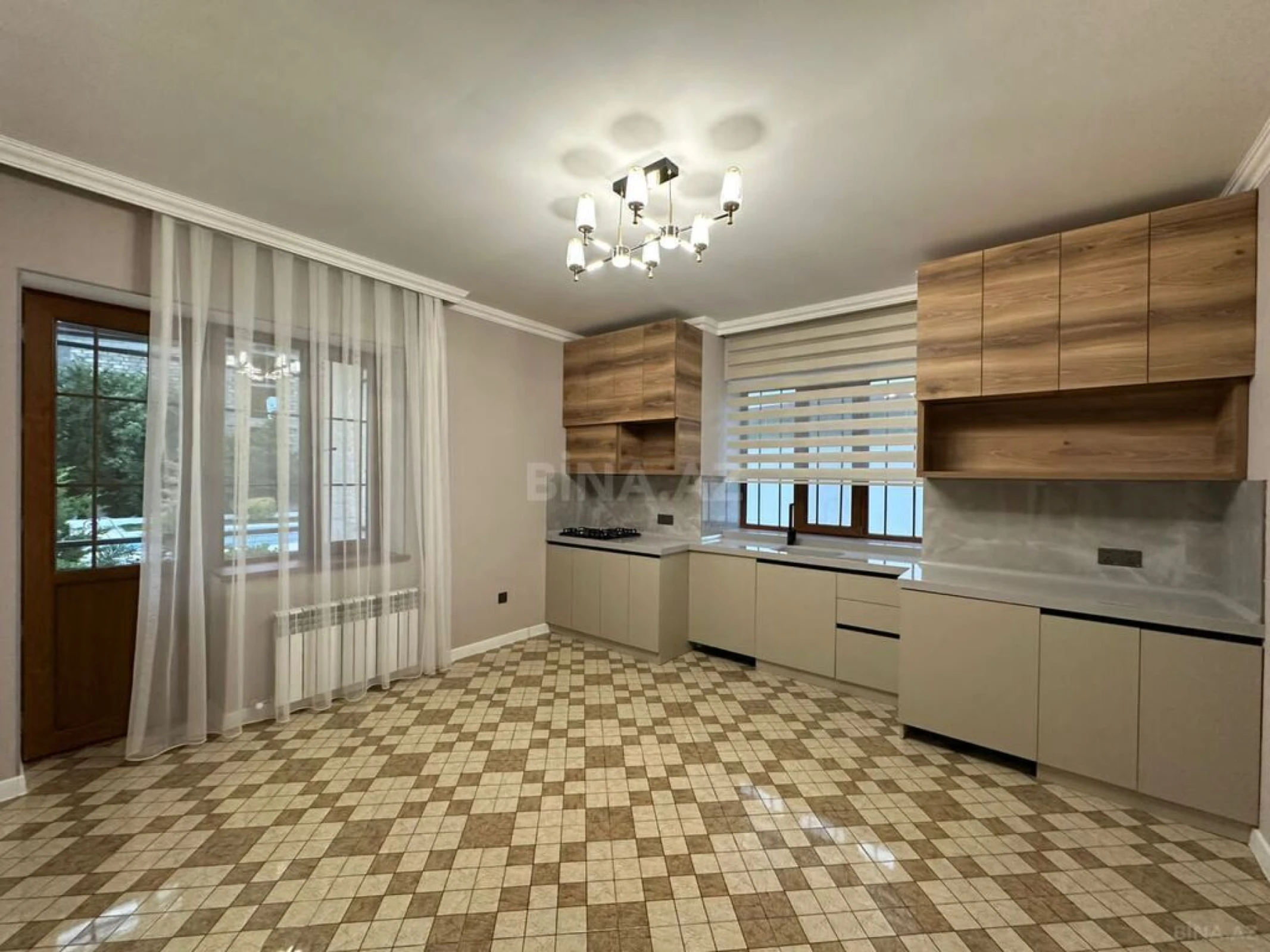 Satılır 6 otaqlı həyət evi 240 m²